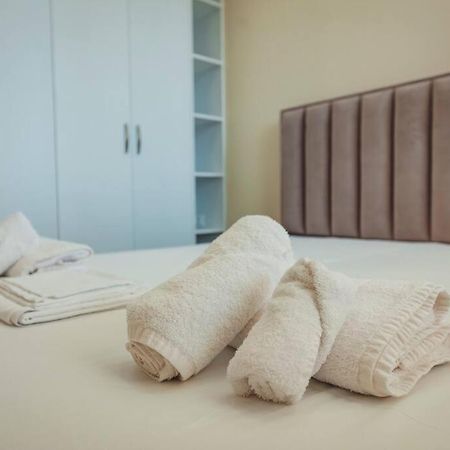 Luxury Apartment At Myslym Shyri Tirana Buitenkant foto