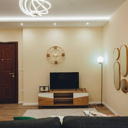 Luxury Apartment At Myslym Shyri Tirana Buitenkant foto