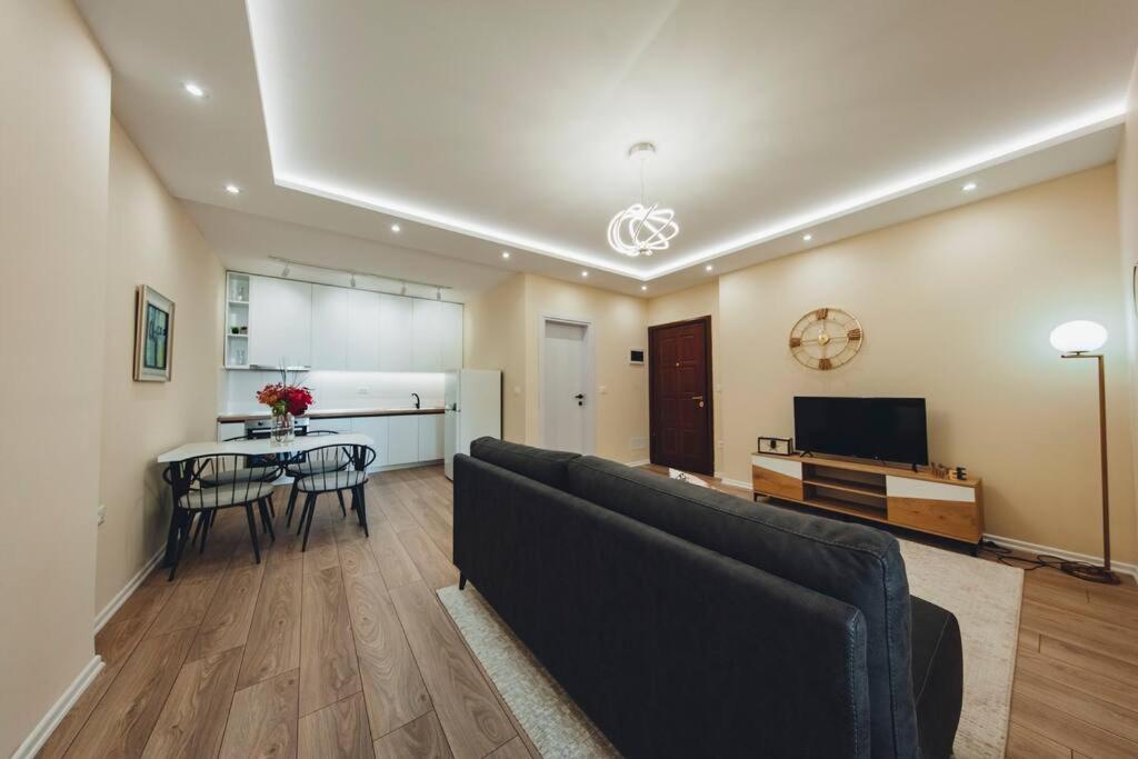 Luxury Apartment At Myslym Shyri Tirana Buitenkant foto