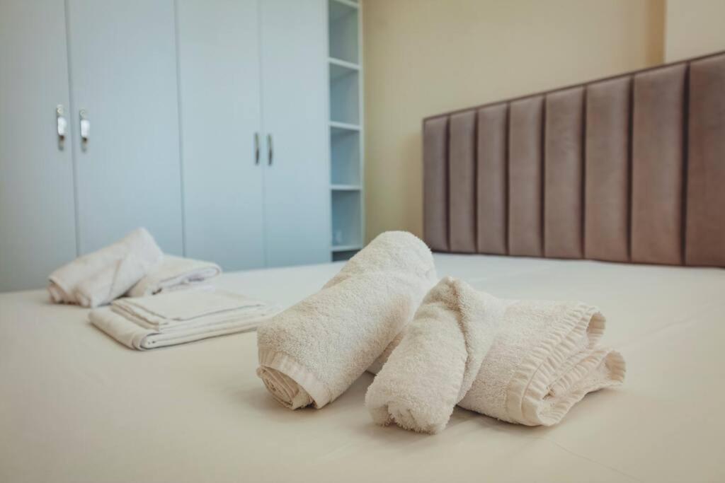 Luxury Apartment At Myslym Shyri Tirana Buitenkant foto
