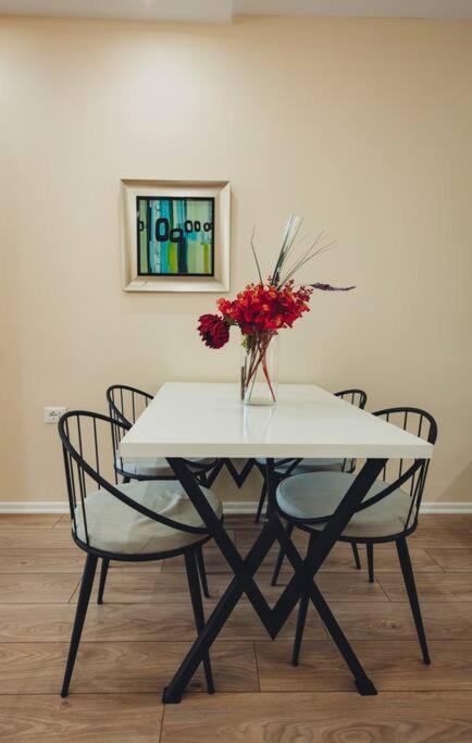 Luxury Apartment At Myslym Shyri Tirana Buitenkant foto