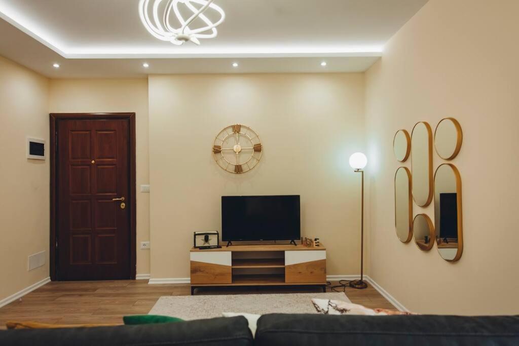 Luxury Apartment At Myslym Shyri Tirana Buitenkant foto