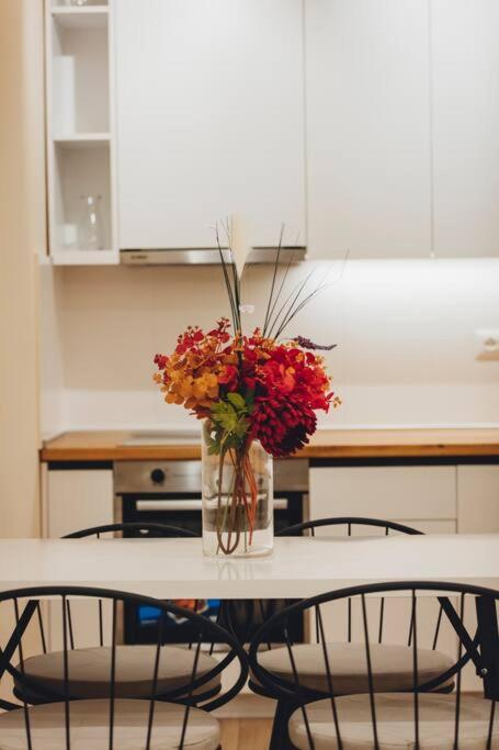 Luxury Apartment At Myslym Shyri Tirana Buitenkant foto