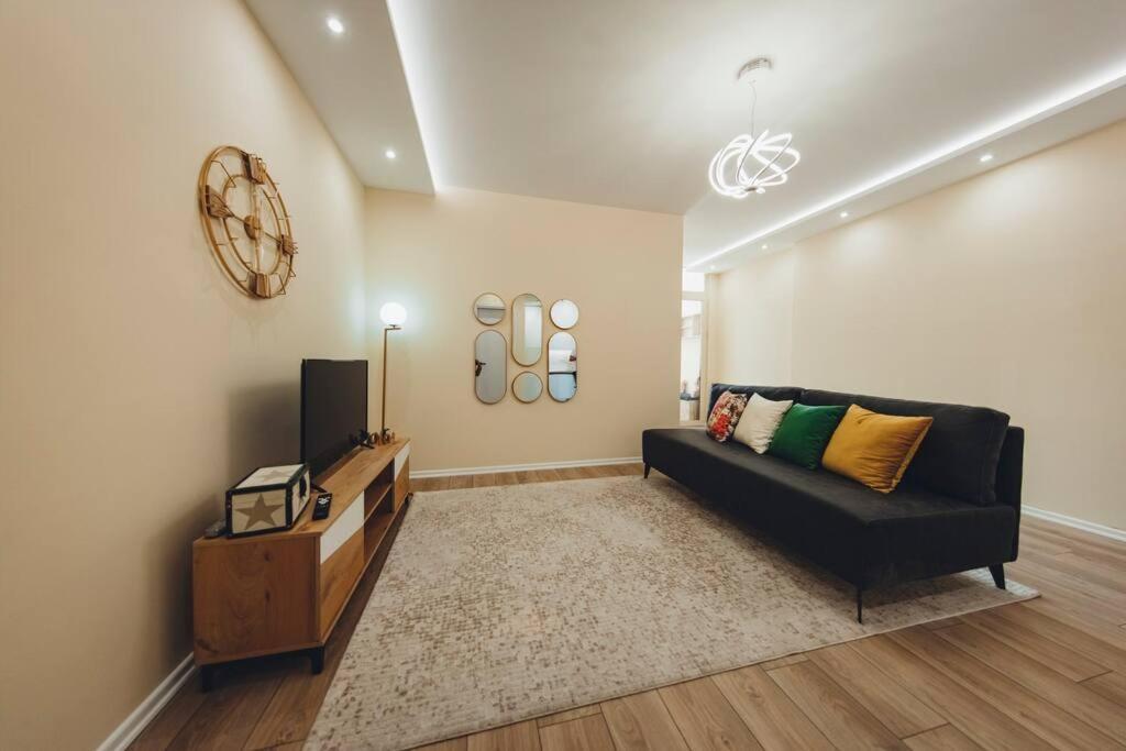 Luxury Apartment At Myslym Shyri Tirana Buitenkant foto