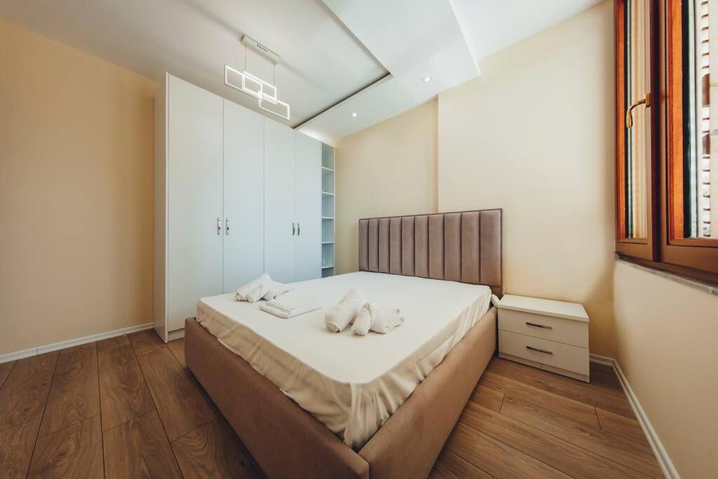 Luxury Apartment At Myslym Shyri Tirana Buitenkant foto